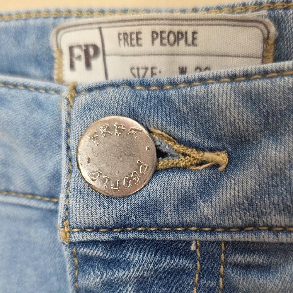 Free People Just Float On Flare Jeans Light Blue Wash Bell Bottom Size 26 Boho - Picture 6 of 13